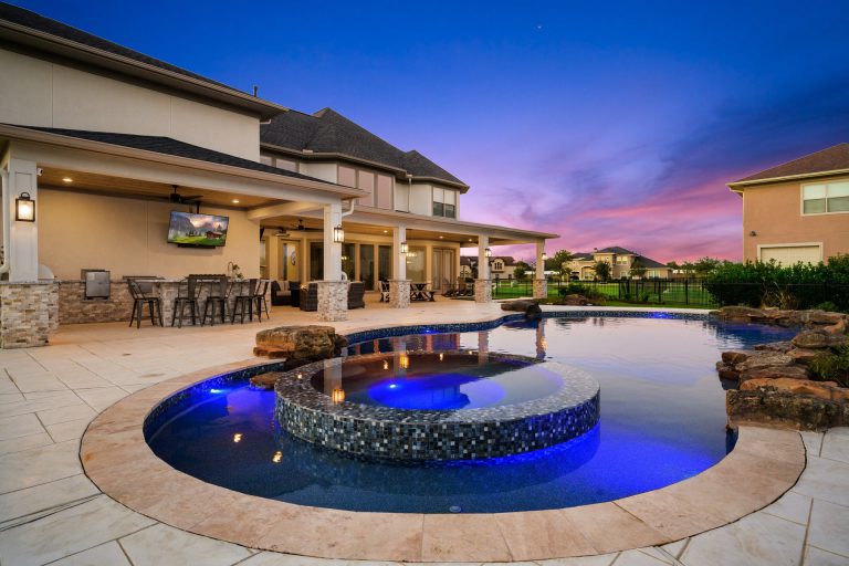 Majesty: High-quality outdoor living space in Richmond TX.