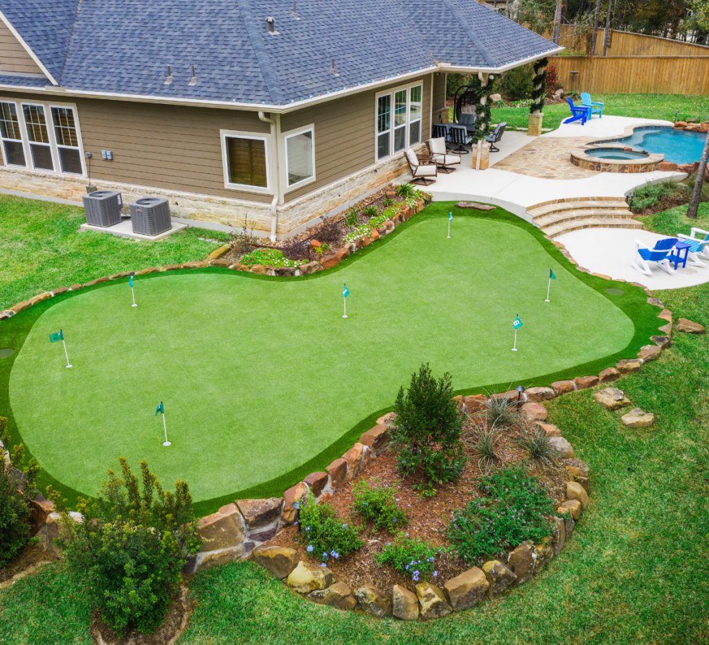 Mallard Cree: A beautiful outdoor living area in Montgomery TX.