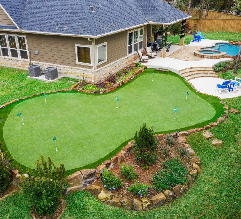 Mallard Cree: A beautiful outdoor living area in Montgomery TX.